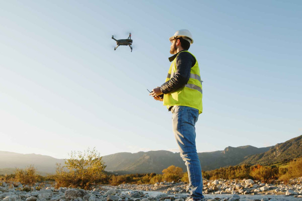 Inspección industrial con drones · Topógrafos Servicios Topográficos y Geomáticos El Provencio